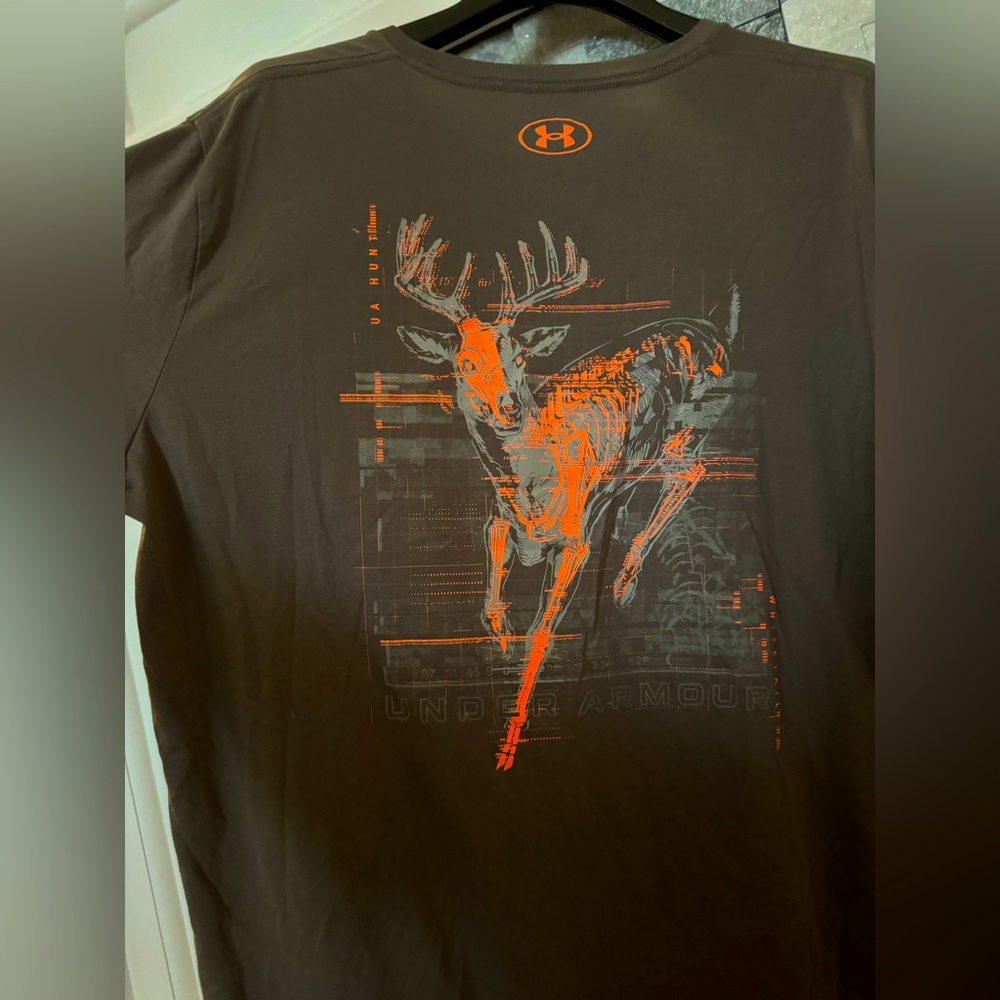 Men’s XL Under Armour Hunting Deer Collection short sleeve T-shirt